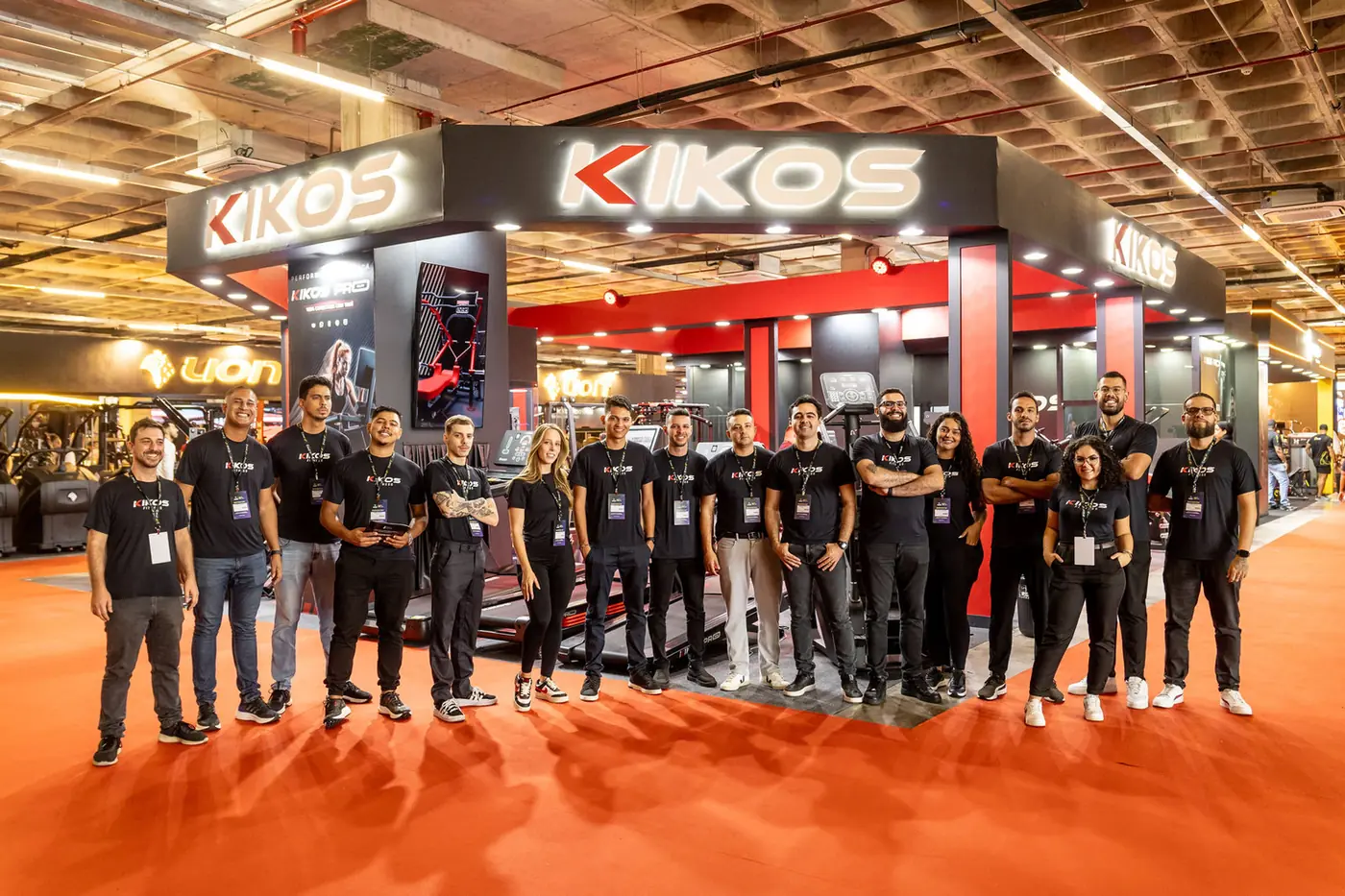 Equipe da Kikos no estande do ENAF